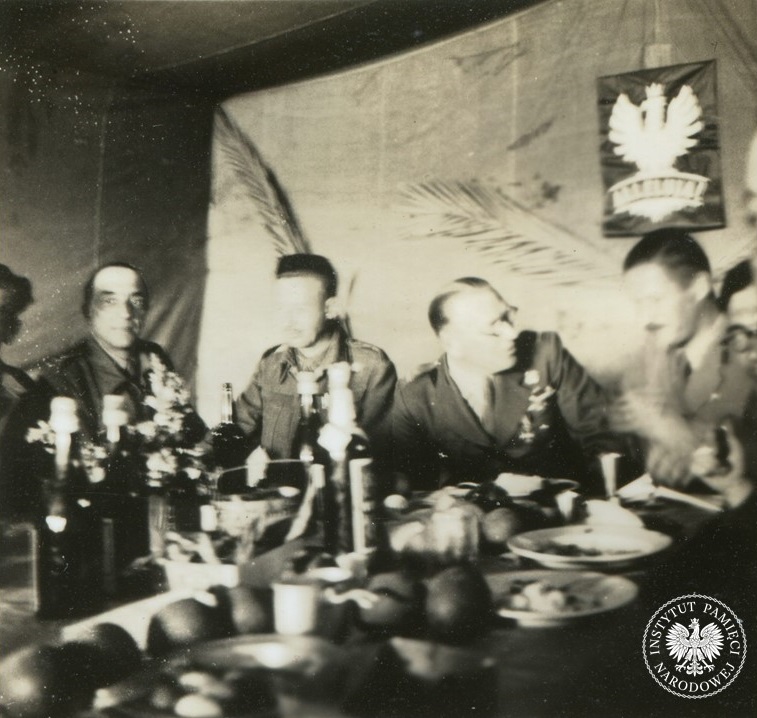 ipngovpl_eng's tweet photo. 📷Easter breakfast at the base of the Independent Carpathian Rifle Brigade in Al-Amiriyah, Egypt, April 1942. Photo taken from the #IPNArchive https://t.co/dxoZxv7nKv