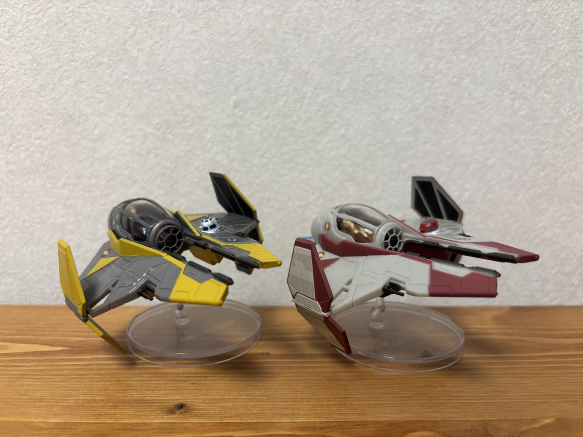 TeaKazu1's tweet photo. タカラトミーから発売されるイ���ターセプターのガチャ。
ちゃんとアナキンも乗ってるし、完成度高いよ。 https://t.co/OTTWNqTolj