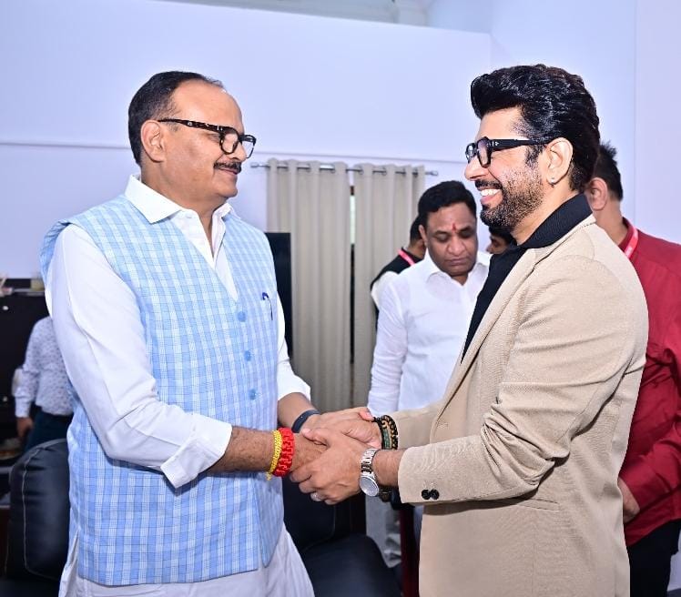 brajeshpathakup's tweet photo. आज लखनऊ में प्रख्यात अभिनेता एवं "छावा" फिल्म में कवि कलश का  किरदार निभाने वाले श्री विनीत कुमार सिंह जी से शिष्टाचार भेंट की एवं फिल्म जगत से जुड़े विभिन्न विषयों पर वार्ता हुई।
@vineetkumar_s https://t.co/n0O81YAFEd