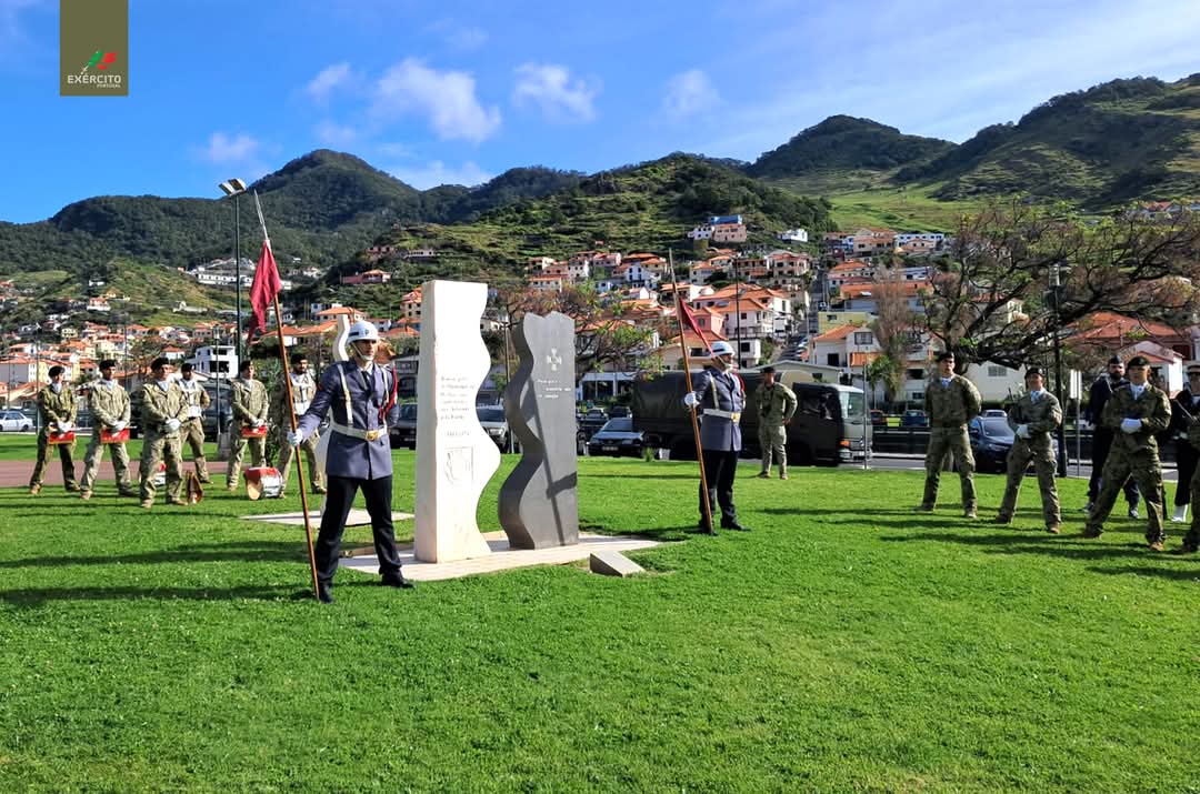 Exercito_pt's tweet photo. 📢 𝐄𝐱é𝐫𝐜𝐢𝐭𝐨 🇵🇹 𝐧ã𝐨 𝐞𝐬𝐪𝐮𝐞𝐜𝐞 🫡

👉 O Exército 🇵🇹 participou, com diversas Unidades, nas comemorações do 107.º Aniversário da Batalha de La Lys e do Dia do Combatente.

#ExércitoPortuguês #ZMM #RA4 #RI13 #RAME #RE3 #Legado_Histórico #Honra #Disponibilidade #Coragem https://t.co/Dcx00M3WhA