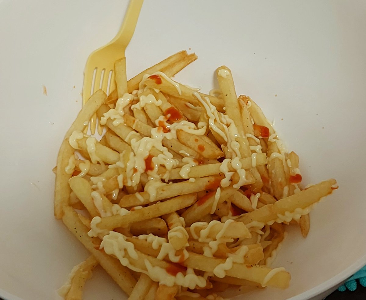 tpgjadmtjagm's tweet photo. 自宅でフラポテ🍟
🧂カラシマヨとシラチャー🌶️
#フライドポテト https://t.co/mjSiEplx18