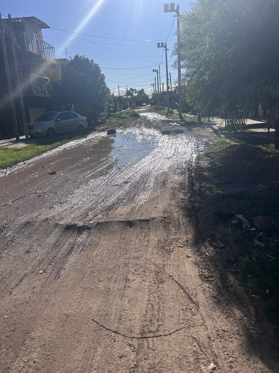 carlimonz's tweet photo. Estimados @ishiiargentina @MuniJoseCPaz , escribo este post ya que dese la página web no es posible (estaría en mantenimiento entiendo). Quisiera solicitarles apoyo para mejorar las calles del barrio “Casitas de Favaloro”, las cuales se encuentran bajo notable abandono. https://t.co/4vhtElePnG