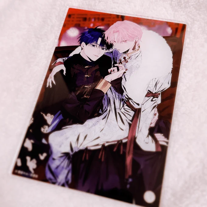 #花丸展 グッズ紹介アクリルプレートは、なんとギャングパロのりゅあまで作っていただきました普段とは違うちょっぴりダークで色気のあるレアな姿。ぜひお迎えください!君となら恋をしてみても 