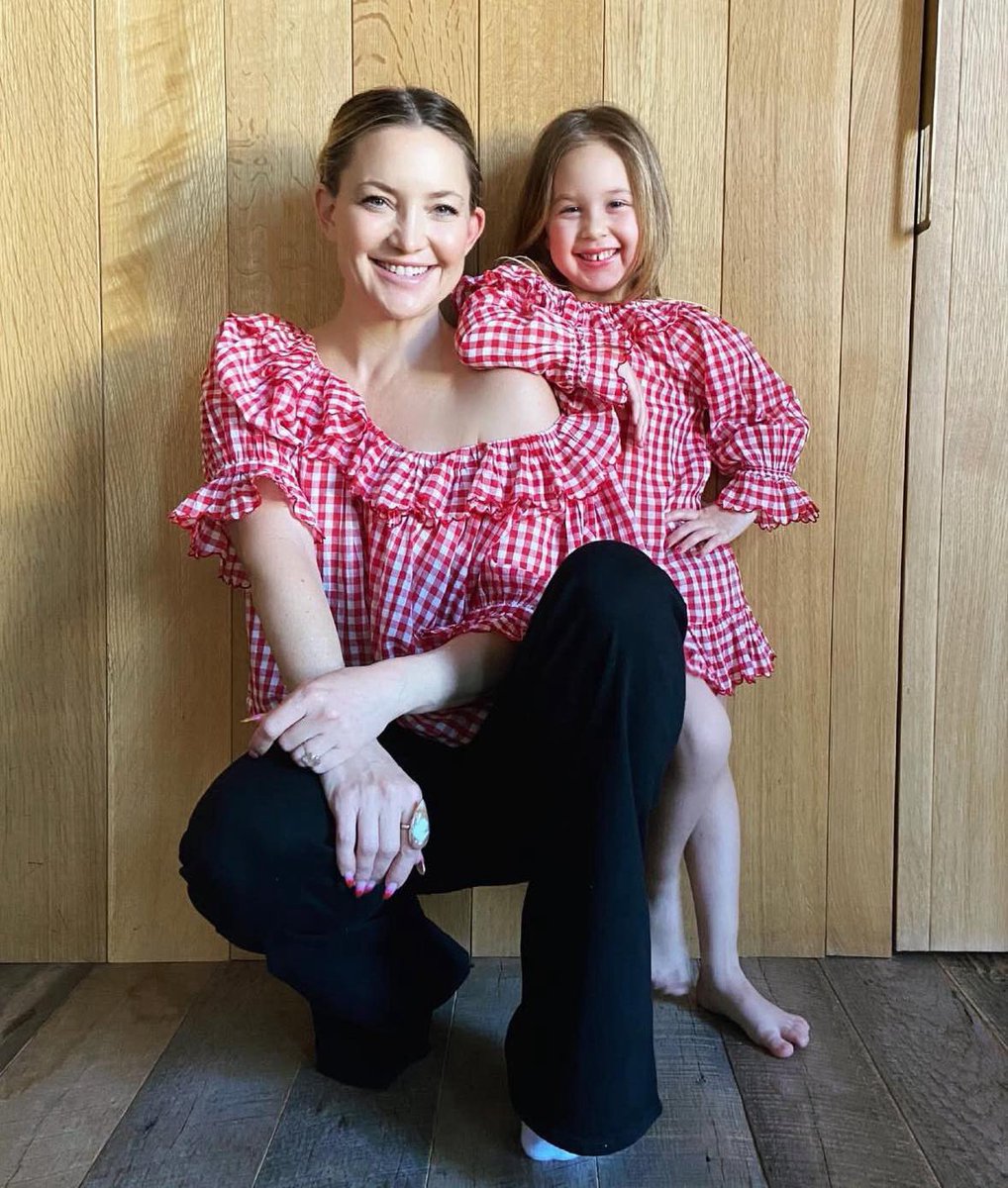 Kate Hudson posa con el mismo look junto a su hija Rani Rose. ❤️😍

CC: @katehudson