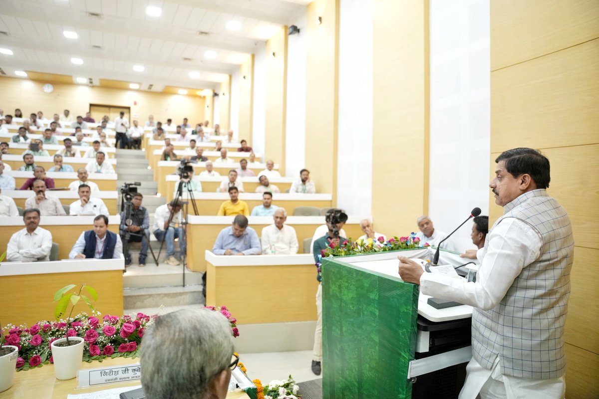 Dr Mohan Yadav (@drmohanyadav51) on Twitter photo рдкреНрд░рдХреГрддрд┐ рдФрд░ рд╕рдВрд╕реНрдХреГрддрд┐ рдХреЗ рд╕рд╛рде рдордзреНрдп рдкреНрд░рджреЗрд╢ рдХреА рдкреНрд░рдЧрддрд┐ рдХрд╛ рд╕рдВрдХрд▓реНрдктАж
рдирд░реЛрдиреНрд╣рд╛ рдкреНрд░рд╢рд╛рд╕рди рдЕрдХрд╛рджрдореА, рднреЛрдкрд╛рд▓ рдореЗрдВ рдХреЗрдВрджреНрд░реАрдп рд╡рди рдкрд░реНрдпрд╛рд╡рд░рдг рдПрд╡рдВ рдЬрд▓рд╡рд╛рдпреБ рдкрд░рд┐рд╡рд░реНрддрди рдордВрддреНрд░реА рдорд╛рдирдиреАрдп рд╢реНрд░реА рднреВрдкреЗрдВрджреНрд░ рдпрд╛рджрд╡ рдЬреА рдХреА рдЧрд░рд┐рдорд╛рдордп рдЙрдкрд╕реНрдерд┐рддрд┐ рдореЗрдВ рдЖрдпреЛрдЬрд┐рдд рдкреНрд░рдХреГрддрд┐ рдФрд░ рд╕рдВрд╕реНрдХреГрддрд┐ рдХреЗ рд╕рдВрдЧрдо "рд╡рди рд╕рдВрд░рдХреНрд╖рдг рд╡ рдЬрд▓рд╡рд╛рдпреБ рд╕рдорд░реНрде рдЖрдЬреАрд╡рд┐рдХрд╛" рд╡рд┐рд╖рдпрдХ рджреЛ рдкреНрд░рдХреГрддрд┐ рдФрд░ рд╕рдВрд╕реНрдХреГрддрд┐ рдХреЗ рд╕рд╛рде рдордзреНрдп рдкреНрд░рджреЗрд╢ рдХреА рдкреНрд░рдЧрддрд┐ рдХрд╛ рд╕рдВрдХрд▓реНрдктАж
рдирд░реЛрдиреНрд╣рд╛ рдкреНрд░рд╢рд╛рд╕рди рдЕрдХрд╛рджрдореА, рднреЛрдкрд╛рд▓ рдореЗрдВ рдХреЗрдВрджреНрд░реАрдп рд╡рди рдкрд░реНрдпрд╛рд╡рд░рдг рдПрд╡рдВ рдЬрд▓рд╡рд╛рдпреБ рдкрд░рд┐рд╡рд░реНрддрди рдордВрддреНрд░реА рдорд╛рдирдиреАрдп рд╢реНрд░реА рднреВрдкреЗрдВрджреНрд░ рдпрд╛рджрд╡ рдЬреА рдХреА рдЧрд░рд┐рдорд╛рдордп рдЙрдкрд╕реНрдерд┐рддрд┐ рдореЗрдВ рдЖрдпреЛрдЬрд┐рдд рдкреНрд░рдХреГрддрд┐ рдФрд░ рд╕рдВрд╕реНрдХреГрддрд┐ рдХреЗ рд╕рдВрдЧрдо "рд╡рди рд╕рдВрд░рдХреНрд╖рдг рд╡ рдЬрд▓рд╡рд╛рдпреБ рд╕рдорд░реНрде рдЖрдЬреАрд╡рд┐рдХрд╛" рд╡рд┐рд╖рдпрдХ рджреЛ