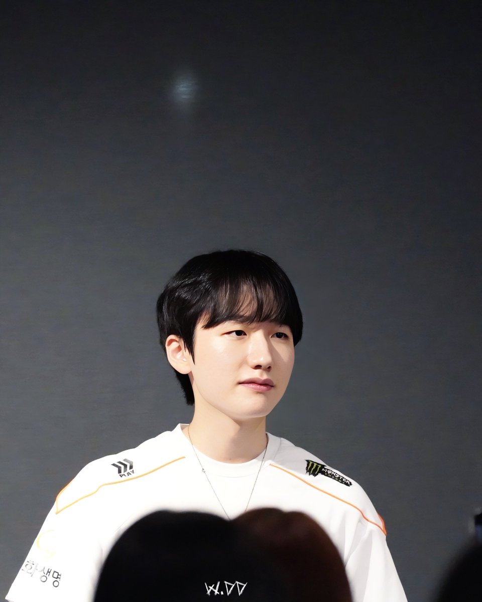 wdd_forzeus's tweet photo. 4/17 LCK R1 DRX vs HLE 
승리 팬미팅 
왕호 하트는 진짜 천사의 하트가 맞다..🩵
#피넛 #peanut  #한왕호 #HLE #HLEWIN https://t.co/kHgDORVHtz