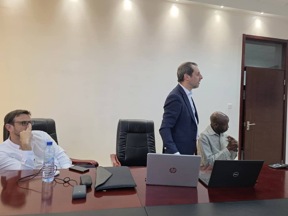 Présentation à Kinshasa du projet de partenariat entre la RDC et le club de Monaco centré sur la visibilité de notre Pays dans les canaux du Club et la création d’une académie de football en RDC <a href="/DidierBudimbu/">Didier Budimbu Ntubuanga</a> <a href="/PatrickMuyaya/">Patrick Muyaya</a> <a href="/SuminwaJudith/">Judith SUMINWA TULUKA</a>