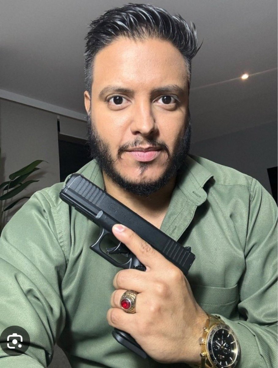 SusyPalomo38369's tweet image. Sé  cree gringo él  asqueroso 🤮