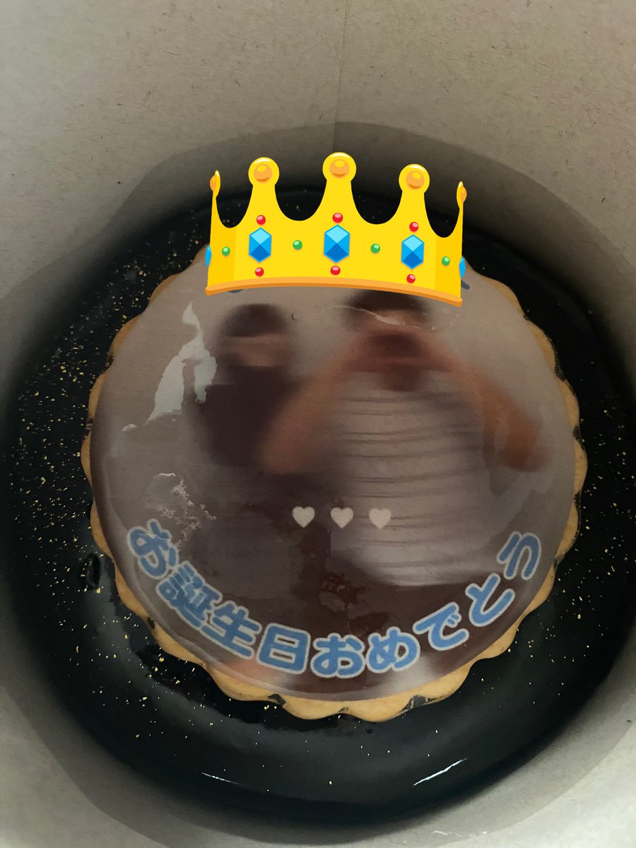 3D0y9's tweet photo. 今日彼氏の誕生日だからあえておめでとうしないでしれっと飾り付け&amp;ケーキ届いたから冷蔵庫にスタンバイしといた🎂
歴代にこんなことしたことないからちょっぴり緊張笑
喜んでくれたらいいなあ https://t.co/Ukm4CwTZO6