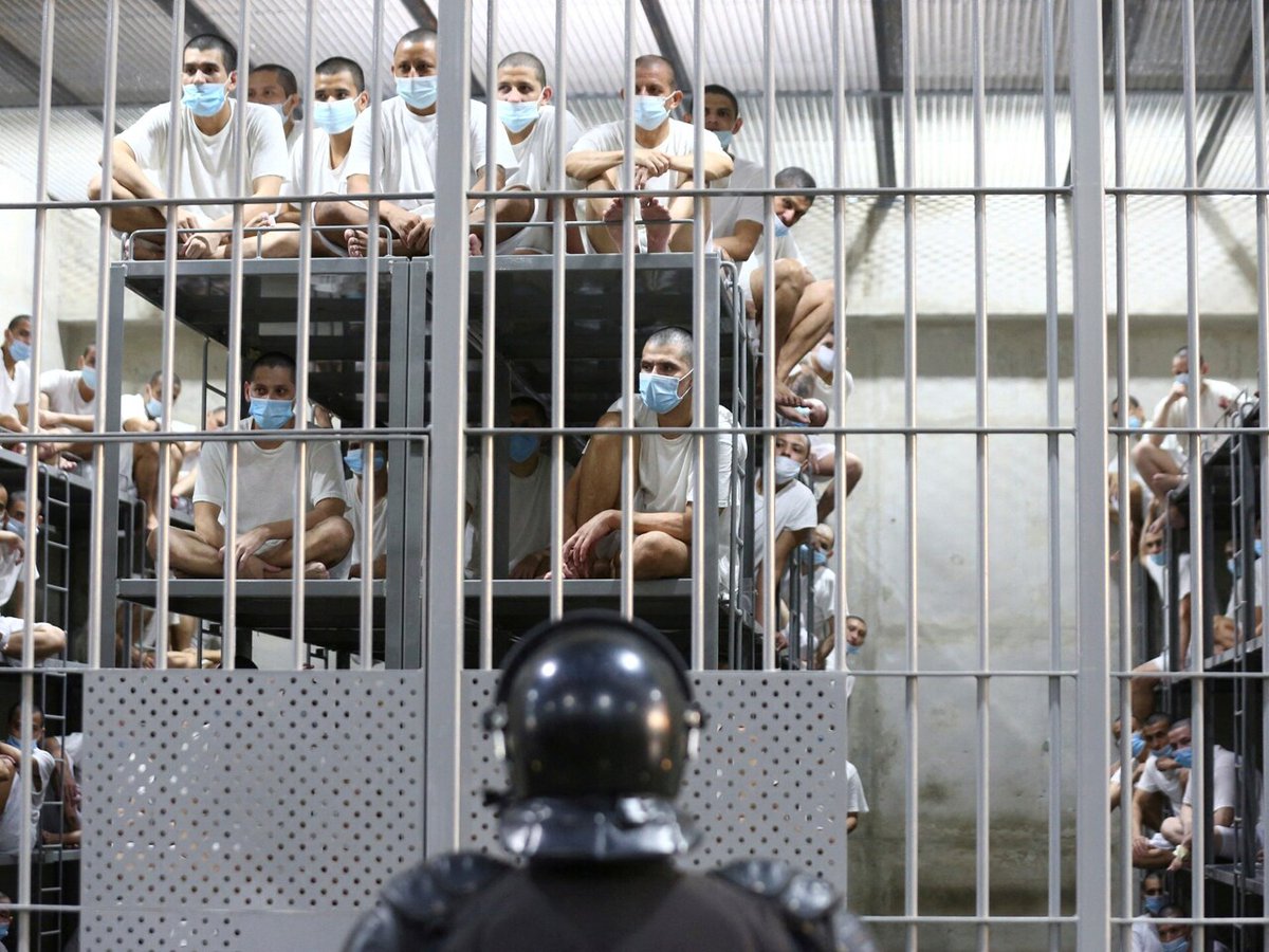 TOPXNews's tweet image. 🚨 Breaking: Trump faces contempt risk as Judge Boasberg finds probable cause for criminal contempt regarding court orders. 🤔 What happens if the former president violates these? Potential fines, sanctions, or even jail time could follow. Stay tuned! #TrumpContempt #LegalNews …