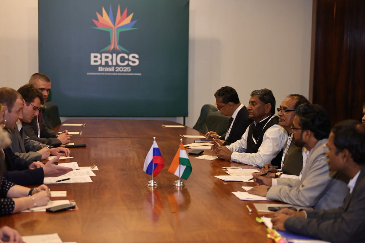 Office of Shivraj (@officeofssc) on Twitter photo माननीय श्री <a href="/ChouhanShivraj/">Shivraj Singh Chouhan</a> जी ने ब्राजील में BRICS कृषि मंत्रियों की 15वीं बैठक के दौरान रूस के प्रतिनिधिमंडल के साथ द्विपक्षीय बैठक की।
इस दौरान दोनों देशों के बीच कृषि सहयोग को मजबूत करने के साथ-साथ नवाचारों, सतत विकास और उन्नत कृषि पद्धतियों पर चर्चा हुई।
#BRICS माननीय श्री <a href="/ChouhanShivraj/">Shivraj Singh Chouhan</a> जी ने ब्राजील में BRICS कृषि मंत्रियों की 15वीं बैठक के दौरान रूस के प्रतिनिधिमंडल के साथ द्विपक्षीय बैठक की।
इस दौरान दोनों देशों के बीच कृषि सहयोग को मजबूत करने के साथ-साथ नवाचारों, सतत विकास और उन्नत कृषि पद्धतियों पर चर्चा हुई।
#BRICS