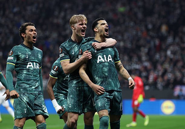 Avrupa Ligi yarı finalisti Tottenham’da sezon başı takıma katılan 10 milyon euroluk yatırım Lucas Bergvall (2006🇸🇪)
müthiş gelişimine devam ediyor.

Frankfurt deplasmanında tertemiz maç çıkarttı. Yüksek top tekniği , soğukkanlılık  ve oyunun iki yönünü oynayabilme

6-8 ✅👌