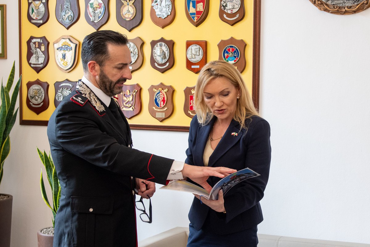 _CoESPU_'s tweet image. #Welcome to Mrs Agnieska Gloria KAMINSKA on her 1st visit to the #Vicenza’s Intl #StabilityPolicingHub
There is no better way to initiate her mandate as General Consul of 🇵🇱Poland in #Milan, isn’t it?
#Godspeed
#StabilityPolicing4Peace
#StrongerTogether
#StabilityPolicingOpenClub