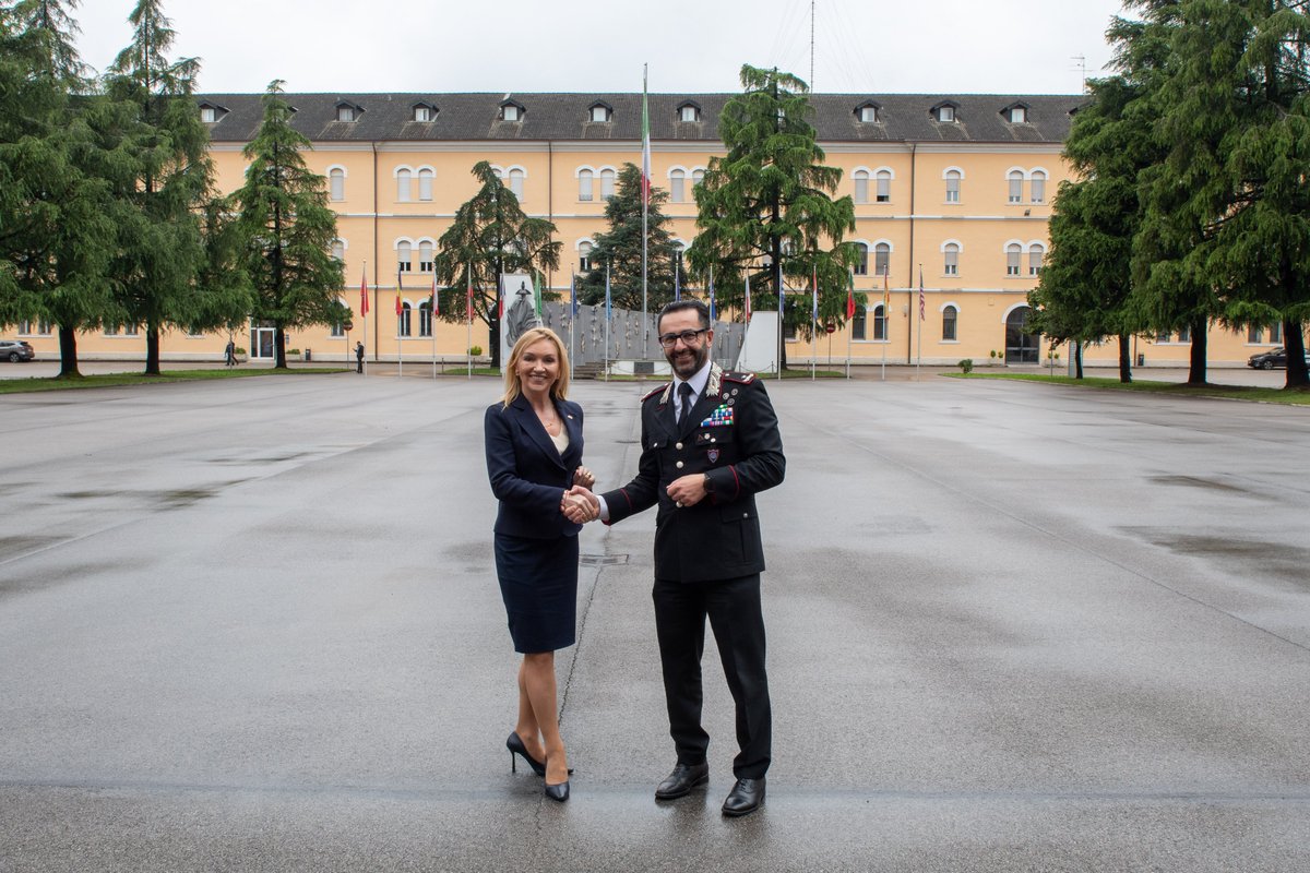 _CoESPU_'s tweet image. #Welcome to Mrs Agnieska Gloria KAMINSKA on her 1st visit to the #Vicenza’s Intl #StabilityPolicingHub
There is no better way to initiate her mandate as General Consul of 🇵🇱Poland in #Milan, isn’t it?
#Godspeed
#StabilityPolicing4Peace
#StrongerTogether
#StabilityPolicingOpenClub