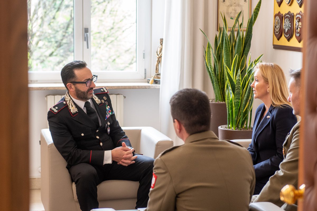 _CoESPU_'s tweet image. #Welcome to Mrs Agnieska Gloria KAMINSKA on her 1st visit to the #Vicenza’s Intl #StabilityPolicingHub
There is no better way to initiate her mandate as General Consul of 🇵🇱Poland in #Milan, isn’t it?
#Godspeed
#StabilityPolicing4Peace
#StrongerTogether
#StabilityPolicingOpenClub