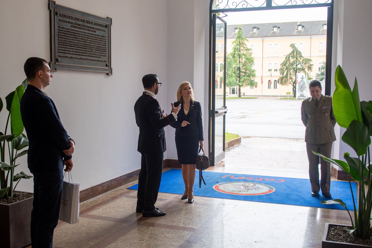_CoESPU_'s tweet image. #Welcome to Mrs Agnieska Gloria KAMINSKA on her 1st visit to the #Vicenza’s Intl #StabilityPolicingHub
There is no better way to initiate her mandate as General Consul of 🇵🇱Poland in #Milan, isn’t it?
#Godspeed
#StabilityPolicing4Peace
#StrongerTogether
#StabilityPolicingOpenClub