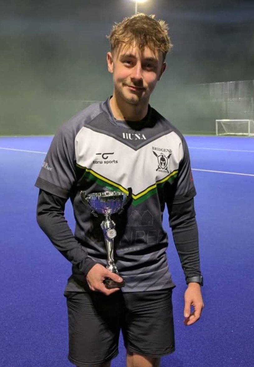 Congratulations to all our Bridgend Knights players that played in the South Wales Spring League! Topped the table going Unbeaten and picked up Trophy Number 3 this season so far 🔰🏆
#walestouch #touchrugby #bridgendtouch