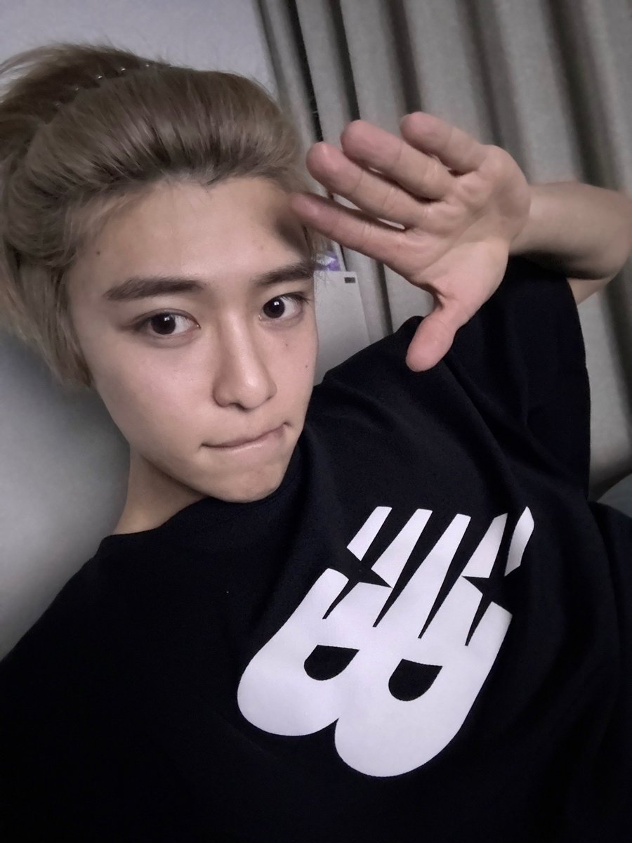 Mission complete—face cleansed and refreshed, ready to indulge in a soothing night care routine. Let the skin soak in all the goodness, embracing the calm of the evening before drifting into a world of restful dreams.