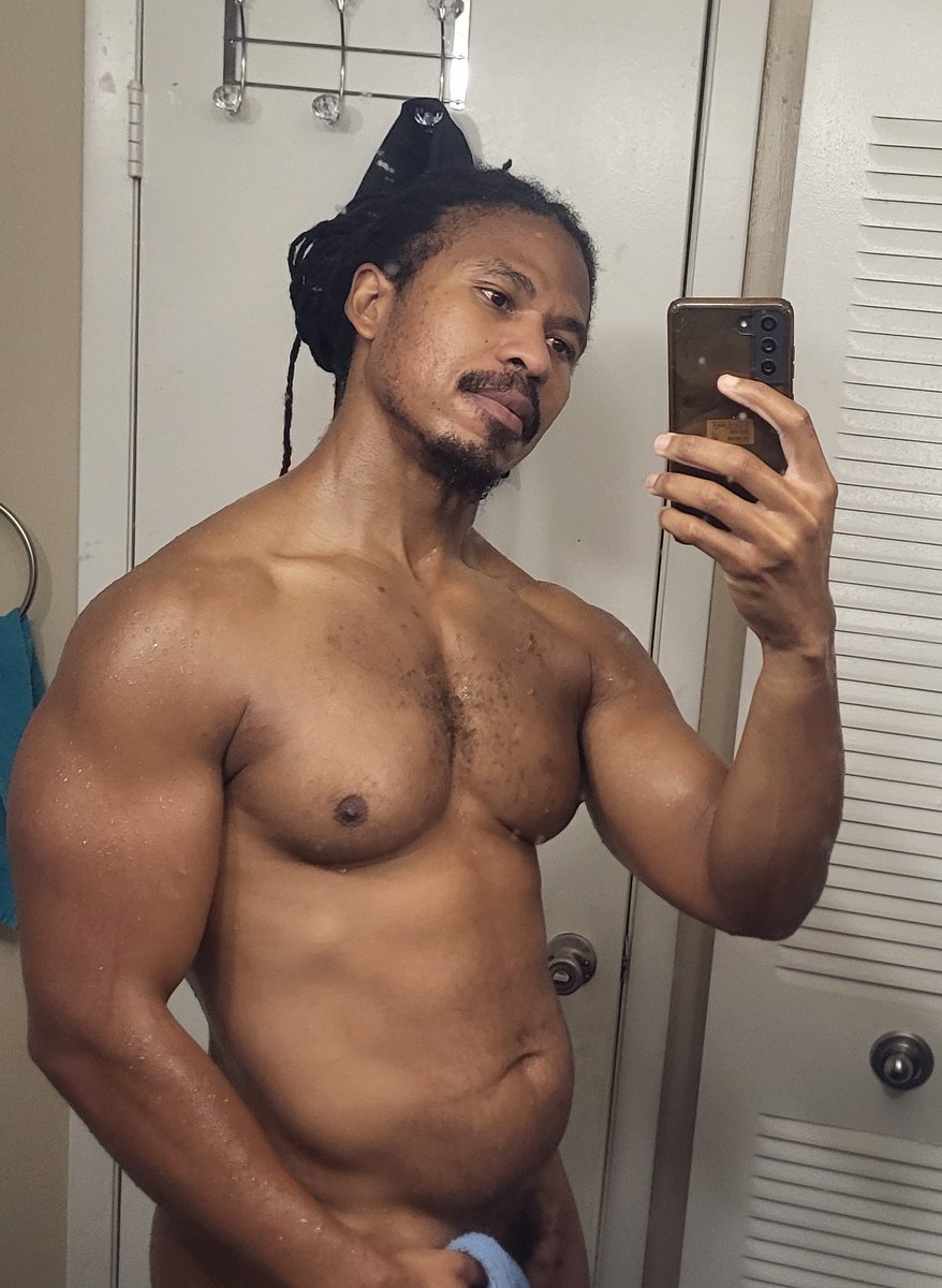 Mitsukai_Yin's tweet photo. #220lbs  down 10lbs up in muscles  #flexfriday #veganbodybuilder #plantstrong #plantbased #cleancut https://t.co/PRiYJGPaNj
