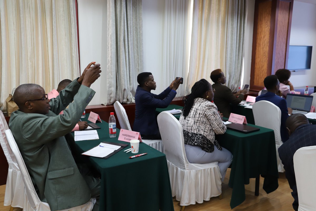 Le 18/4 à Beijing a débuté le séminaire sur les techniques de la communication numérique proprement à destination des médias publics et privés du Burundi. 20 représentants issus de 14 agences de presse et des secteurs de communication gouvernementaux y participent.