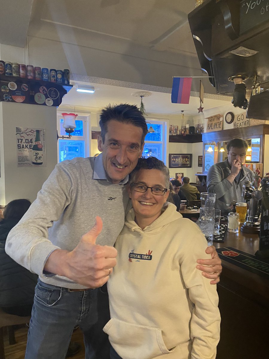 Carolinechats's tweet photo. Nipped for a pre-gig drink (and Rutty Butty) @RutlandArms last night and bumped into the legendary @robwalkertv  …. You can tell the Snooker Workd Championships is @crucibletheatre Sheffield this week! #lovelybloke https://t.co/P3CVczP8wk