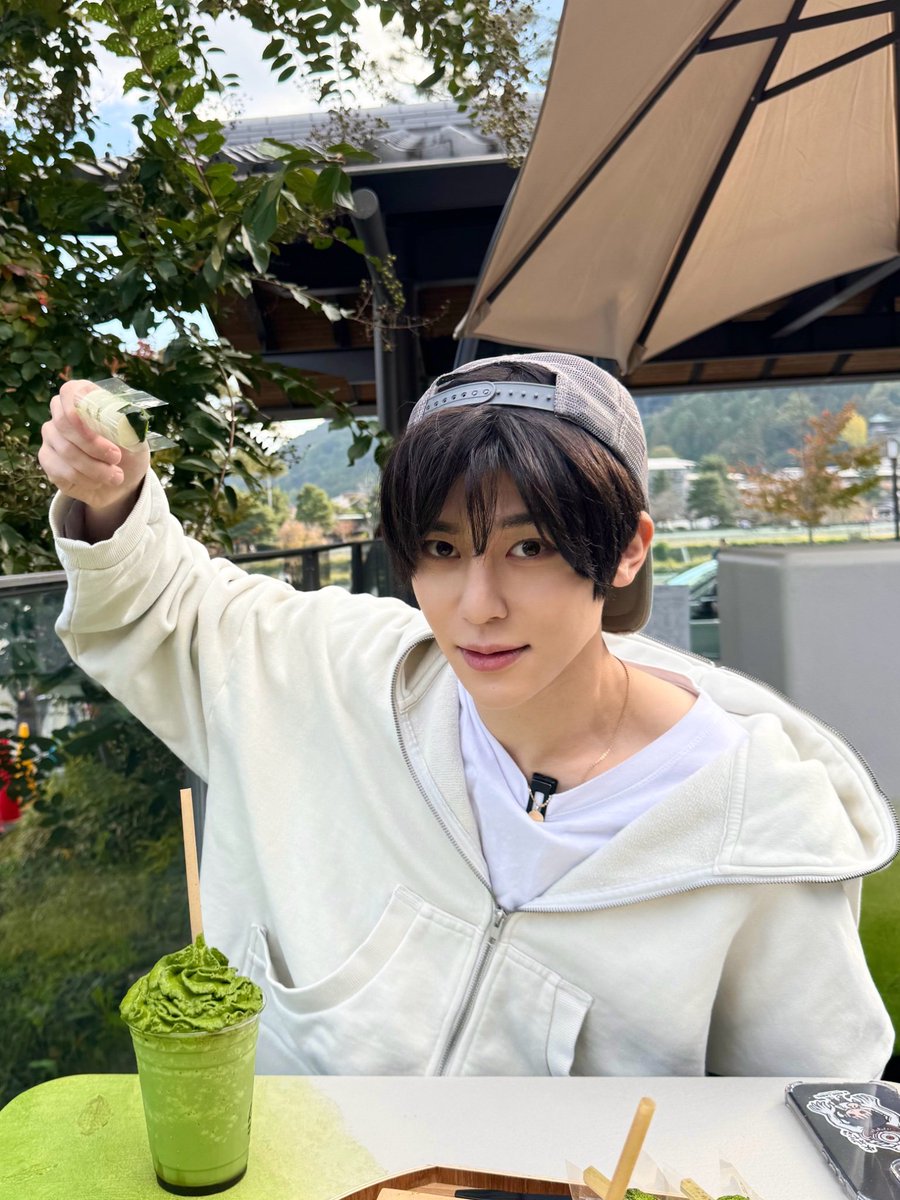 A matcha dessert sits before me, its rich aroma and perfect texture bringing pure delight. Just the sight of it makes me smile, and the anticipation of that first bite fills me with excitement. A sweet moment to savor.