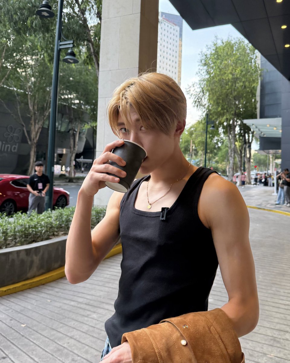 There’s something special about a calm morning paired with a refreshing cup of coffee. It’s the perfect moment of peace to start the day, allowing time to simply relax and enjoy the quiet before everything else begins.