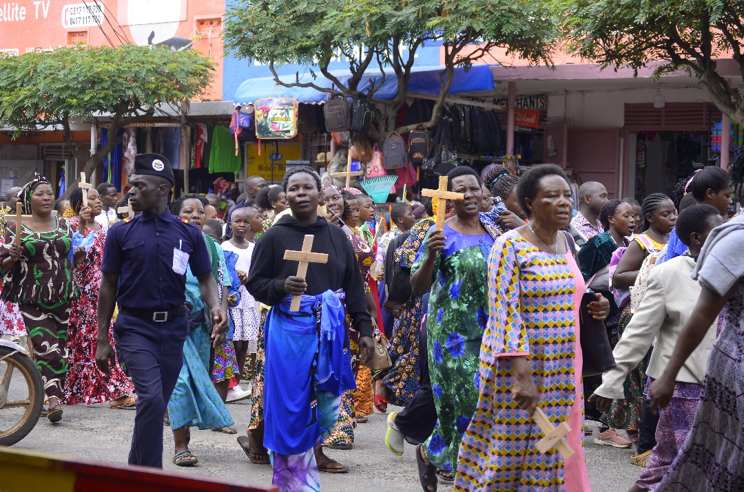 SrdSouth's tweet image. Good Friday celebration mood
The Journey started at T. Paul&apos;s Cathedral and will be concluded at Mt. Taboo with Prayers.  
The Bishop and the Priests have preached the walk 🙏🙏🙏 @bkyosia @BalukuAlex51 @ChurchofUganda_ @1005kgr @jeericknews @JowardThabugha @975messiahradio