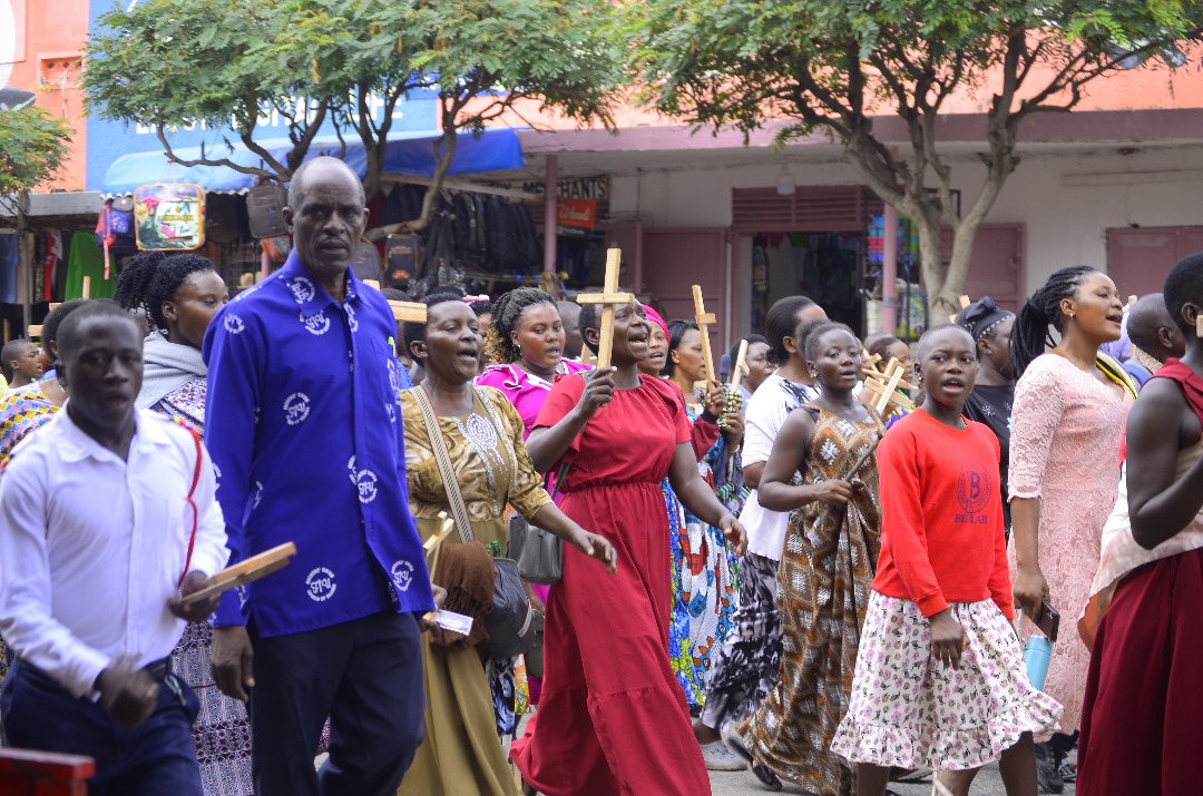 SrdSouth's tweet image. Good Friday celebration mood
The Journey started at T. Paul&apos;s Cathedral and will be concluded at Mt. Taboo with Prayers.  
The Bishop and the Priests have preached the walk 🙏🙏🙏 @bkyosia @BalukuAlex51 @ChurchofUganda_ @1005kgr @jeericknews @JowardThabugha @975messiahradio