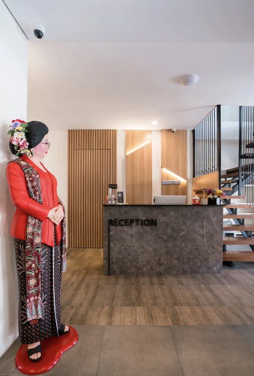 Intermoodd's tweet photo. Kalau liburan di Jogja nginepnya di sini ajaa🙌🏼 

Hotel yang harganya affordable dan lokasi ngga terlalu jauh dari pusat kota, di sekitaran hotel banyak kuliner enak, salah satunya "Soto Pak Parno", ke Tempo Gelato Prawirotaman cukup jalan kaki aja

Suasana hotel nyaman, bersih, terawat, dan wangii, kolam renang juga bersih, semua staf di sini juga ramah-ramah👍🏻