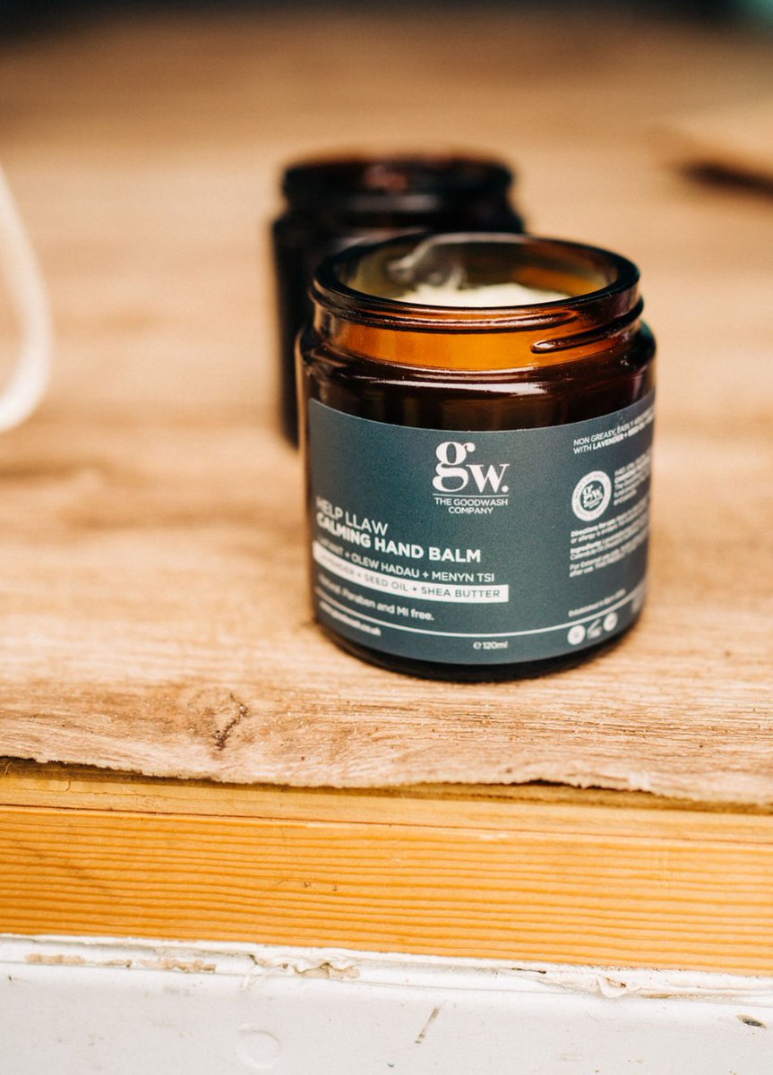 Help Llaw #HandBalm
Calling natural hand balm with Lavender ‘Lafant’ Seed Oil ‘Olew Hadau’ and Shea Butter ‘Menyn Tsi’ to help ease hands after all that washing.
Suitable for all skin types, including the most sensitive of skin. goodwash.co.uk/product/calmin…