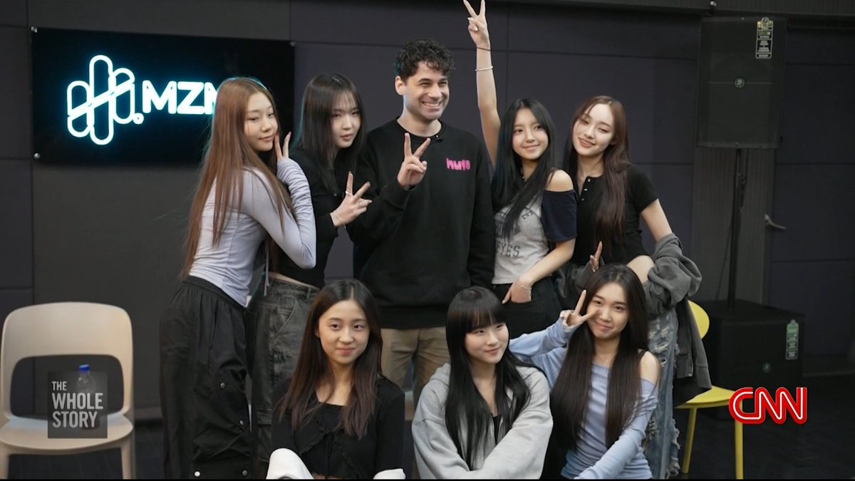 4月21日（月）9:00～10:00
『ザ・ホールストーリー：K-pop』

CNNキョン・ラー記者(<a href="/KyungLahCNN/">Kyung Lah</a> )が、4月22日にデビュー予定のK-Pop女性グループ「#VVS」(<a href="/VVS_mzmc/">VVS</a>)のオーディションに密着したドキュメンタリー。
メンバーにインタビュー、所属事務所「#MZMC」を運営、#EXO や #NCT