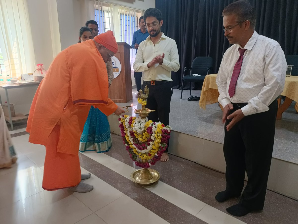 mangalurumath's tweet image. #Viveka_Jagruti #Session46 | Forty Sixth Session of Viveka Jagruti was held at IMJ Institute of Science &amp;amp; Commerce Kundapura on10th April 2025.
Swami Vireshanandaji Ramakrishna Math Bengaluru delivered talk on “Values that Heal, Build and Lead”.