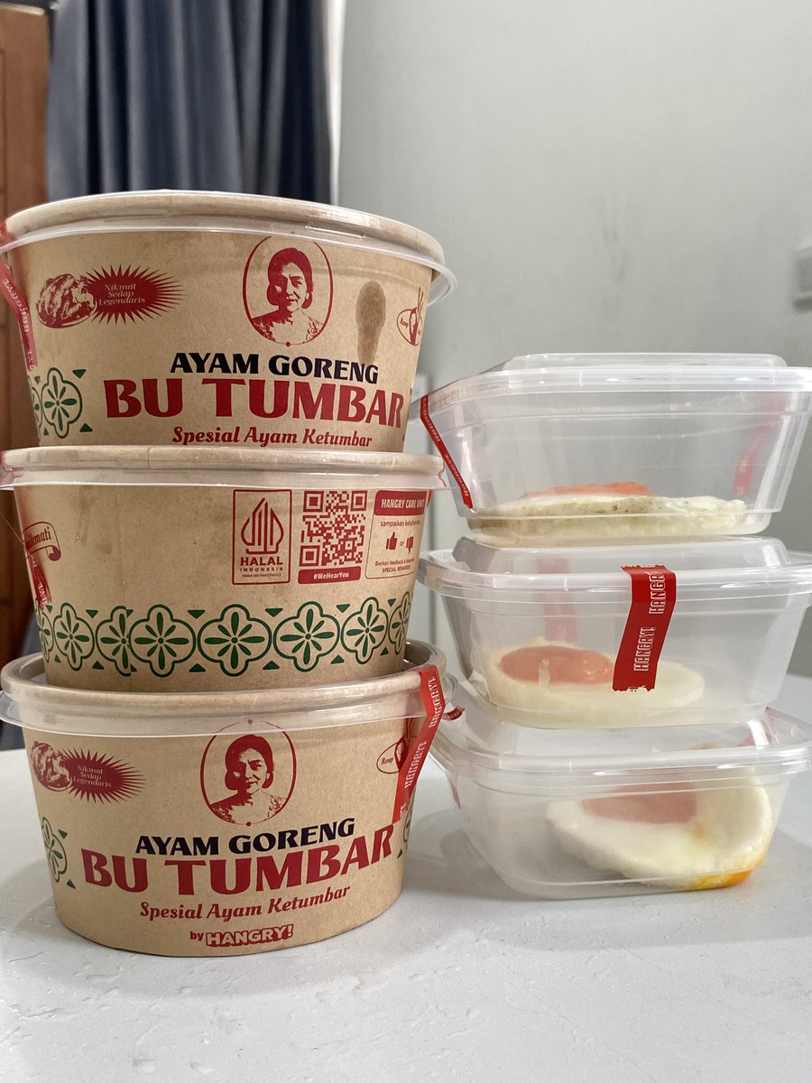 yang bingung mau makan apa, cobain ayam goreng bu tumbar 🤤🤤

First time coba ternyata ketumbarnya gurih bgtt, nasinya bener2 wangi enakk bikin nagihh + nafsu makan 📈

Bumbu rempahnya ga cuma diem diluar doang tapi beneran meresap jadi lebih yummy dan merata 🤤🤤