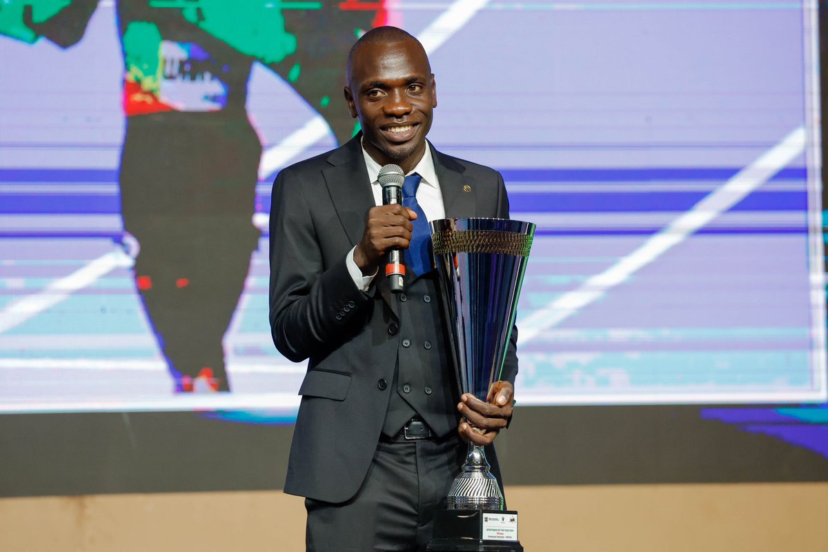 Olympic 800m Champion Emmanuel Wanyonyi celebrating with his trophy after being crowned the 2024 Sportsman of the Year.
#SoyaAwards #SoyaAt21 #Celebratingsportsexcellence