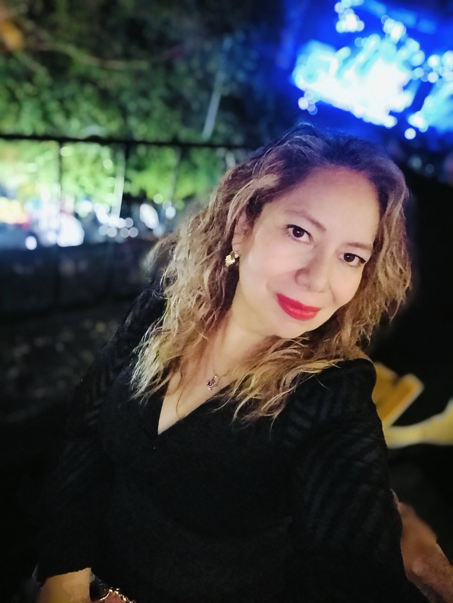 María tweet media