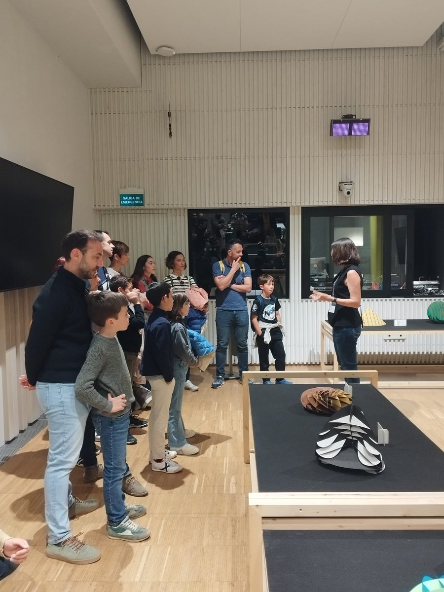 mariagmonera's tweet photo. Una maravilla estos días por el CaixaForum de València. Estaremos hasta el domingo.
Mil gracias por todas las visitas ✨
Horarios:
https://t.co/tkcS0J29qP
#Sliceforms #Sliceform https://t.co/nsgqHvnQWN