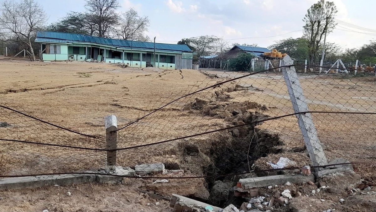 zinkohtun73's tweet photo. The ruptures along the Sagaing Fault, which were caused by the Mandalay earthquake, extend for more than 500 kilometers (342 miles)

#TSBM #earthquake https://t.co/QSIKUc4e97