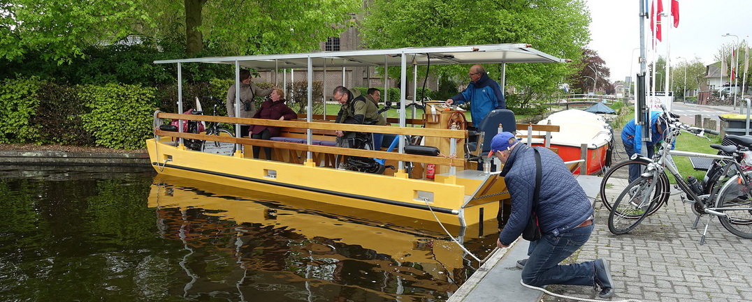 Op zaterdag 26 april gaat de veerdienst op de Nieuwkoopse Plassen weer van start. 
Men vaart, behalve maandag, de hele week, dit tot 14 september.

nieuwkoper.nl/het-zonneveer-…
