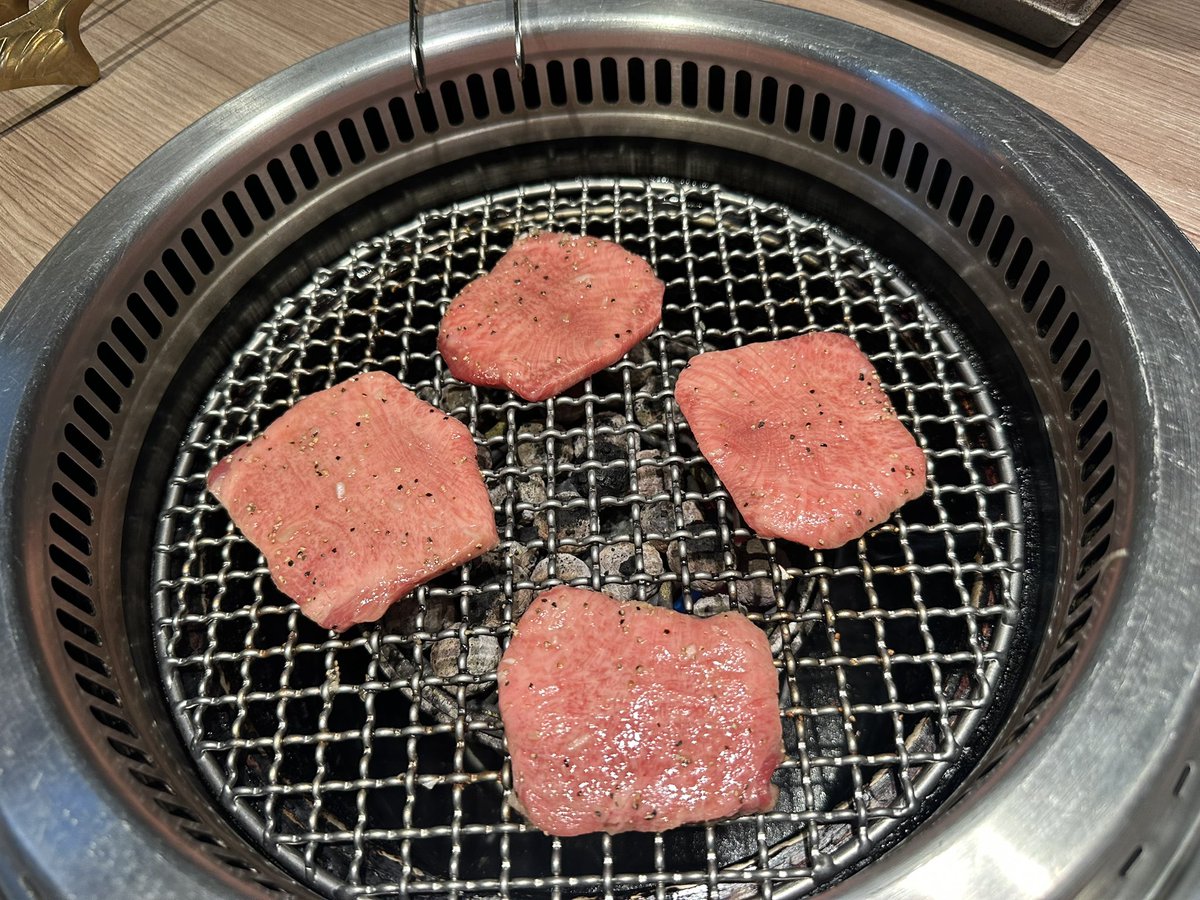 1amMANZ1's tweet photo. 牛宮城美味すぎるわ https://t.co/uXUwEHhRd0