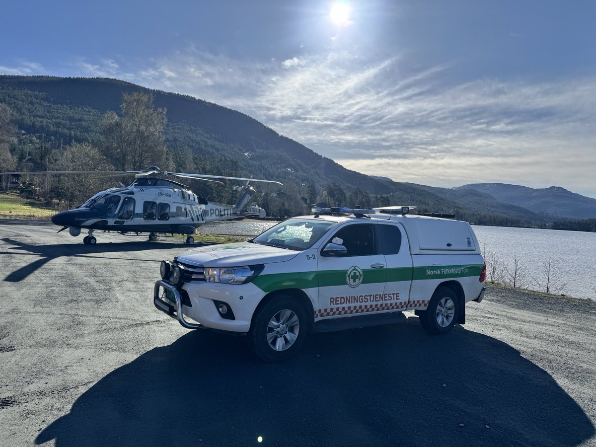 NFFollo's tweet photo. Vi er i innsats med luftkoordinator og to dronepiloter, i #Vrådal i #Telemark. Søk etter savnet kvinne i 40-årene. Kvinnen ble meldt savnet torsdag formiddag. #folkehjelp #SAR #searchandrescue https://t.co/IuigeNc3bs