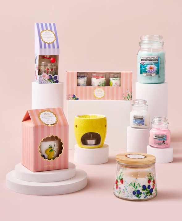 AyleshamCentre's tweet image. Discover your perfect scent at @cardfactoryplc Aylesham! 💖 Treat yourself or someone special to delightful fragrances from their candle collection. 🕯️ #CardFactory #Aylesham #ScentedCandles #CandleLover #HomeFragrance