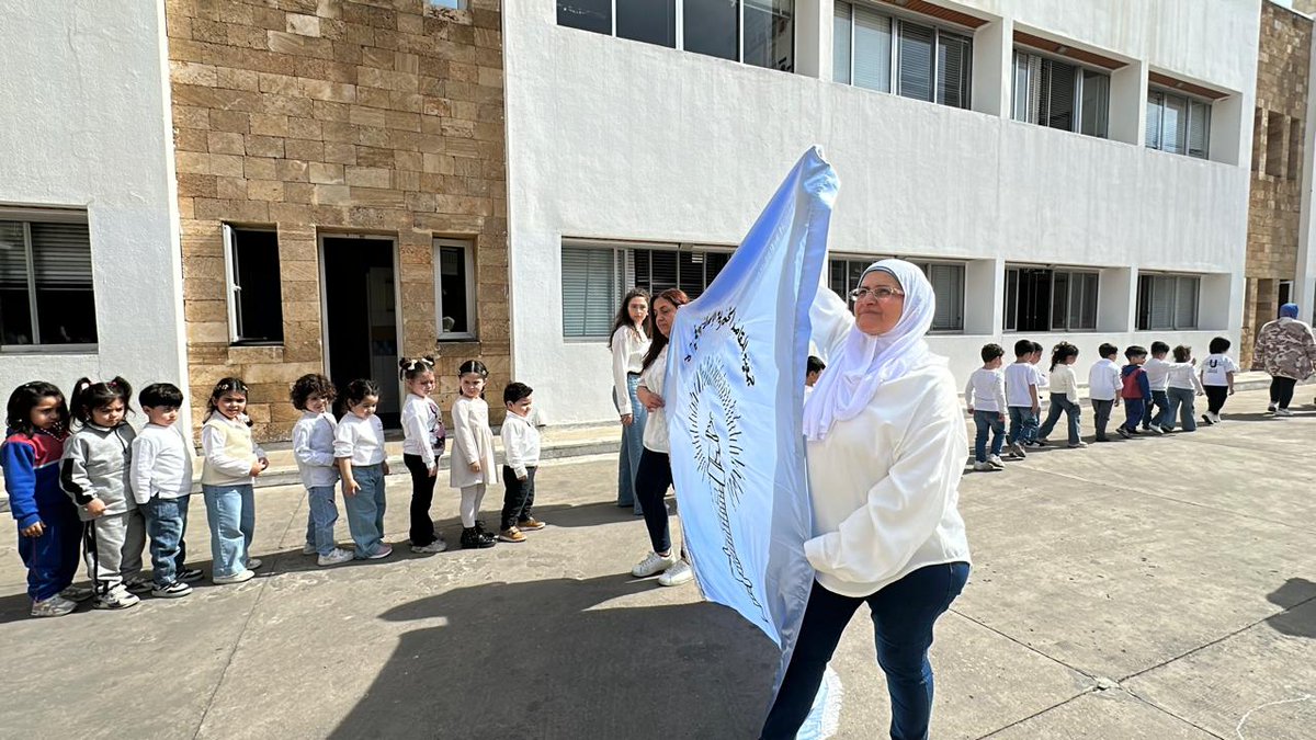 بمناسبة يوم المؤسسين، وعلى وقع الموسيقى الكشفيّة، جسّد متعلمو رياض الأطفال منارة المقاصد التي ستظل مصدرًا للعلم والمعرفة، ورمزًا للفخر والاعتزاز.
#يوم_المؤسسين
#١٤٦عاما
<a href="/makdawhaschool/">Makassed Dawha School</a> 
<a href="/FThaalby/">Feda Thaalby</a> 
<a href="/makassedsidon/">Makassed Saida</a>