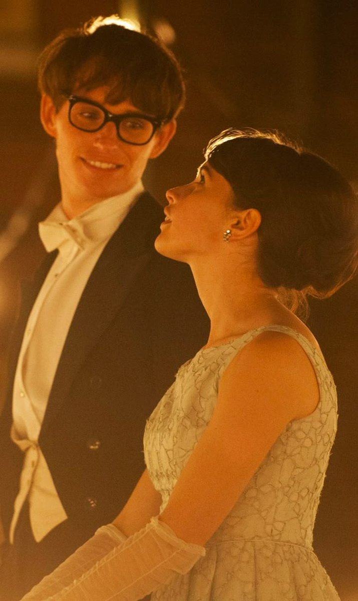 yln_long's tweet image. #รีวิวหนัง #TheTheoryOfEverything นอกจากประวัติของนักฟิกสิต์ชื่อเง หนังที่แสดงมุมมองต่อเรื่องราวความรัก ที่ไม่จำเป็นต้องอยู่กันตลอดไป การเลือกที่จะอยู่ด้วยกัน ยอมรับและดูแลกัน เป็นหนังที่ดีเรื่องหนังเลยนะ แนะนำให้ไปดู