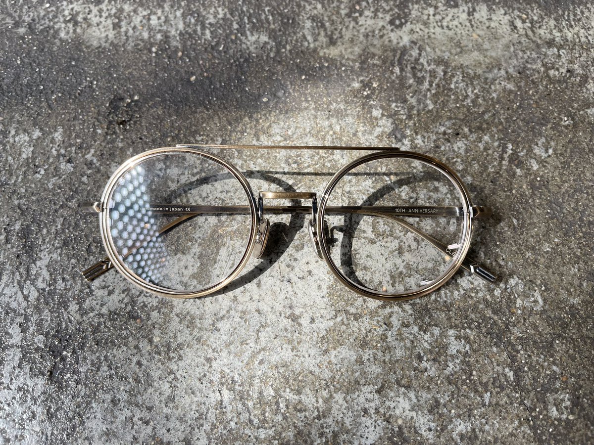 opticalw1's tweet photo. OG × OLIVER GOLDSMITH – CLIF X-3 투브릿지, 풀티타늄, 이너림 구조. 가볍고 단단하며 시크하다. 일본 장인의 수작업이 완성한 도심 속 아이콘. 이건 안경이 아니라, 얼굴 위 건축이다.
#OG안경 #CLIFX3 #티타늄안경 #도시적무드 #하이엔드아이웨어 https://t.co/Cl8yXKAmmh