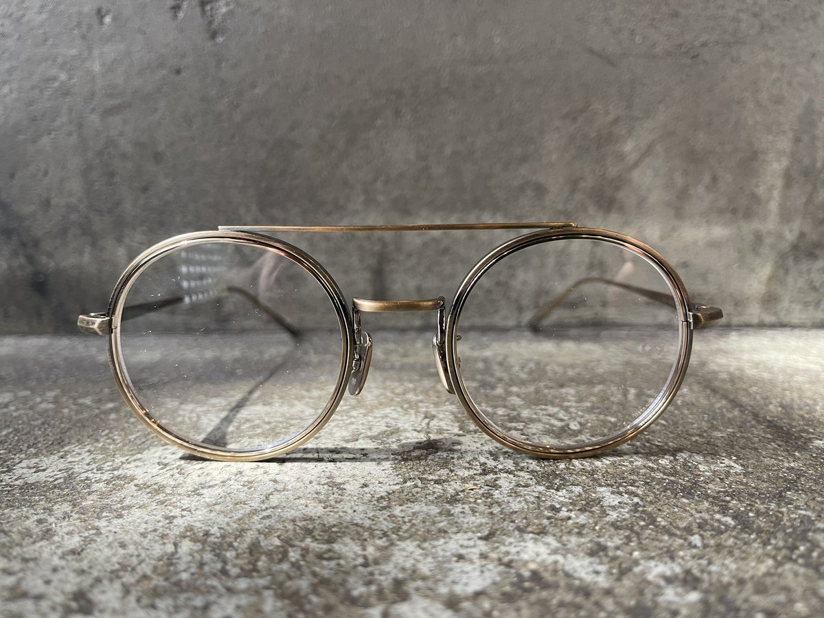 opticalw1's tweet photo. OG × OLIVER GOLDSMITH – CLIF X-3 투브릿지, 풀티타늄, 이너림 구조. 가볍고 단단하며 시크하다. 일본 장인의 수작업이 완성한 도심 속 아이콘. 이건 안경이 아니라, 얼굴 위 건축이다.
#OG안경 #CLIFX3 #티타늄안경 #도시적무드 #하이엔드아이웨어 https://t.co/Cl8yXKAmmh