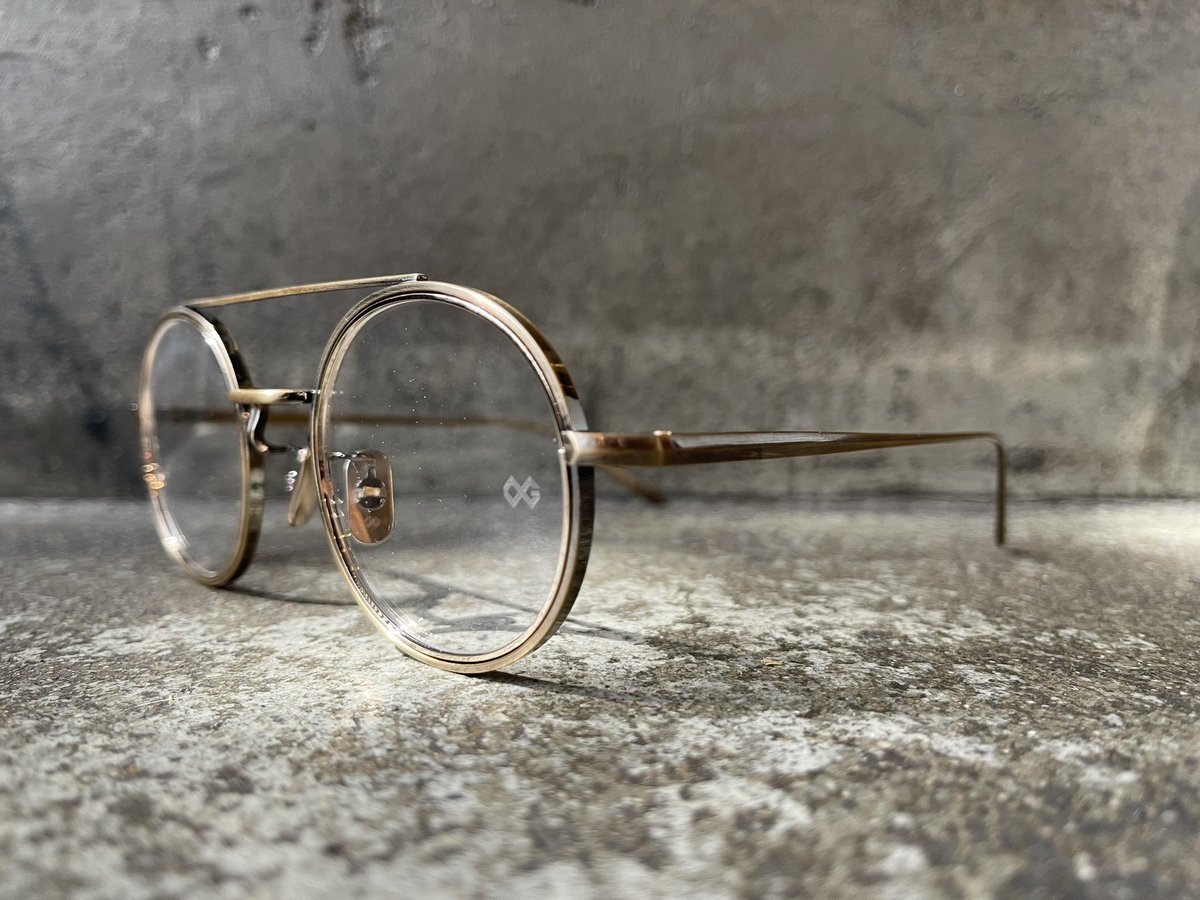 opticalw1's tweet photo. OG × OLIVER GOLDSMITH – CLIF X-3 투브릿지, 풀티타늄, 이너림 구조. 가볍고 단단하며 시크하다. 일본 장인의 수작업이 완성한 도심 속 아이콘. 이건 안경이 아니라, 얼굴 위 건축이다.
#OG안경 #CLIFX3 #티타늄안경 #도시적무드 #하이엔드아이웨어 https://t.co/Cl8yXKAmmh