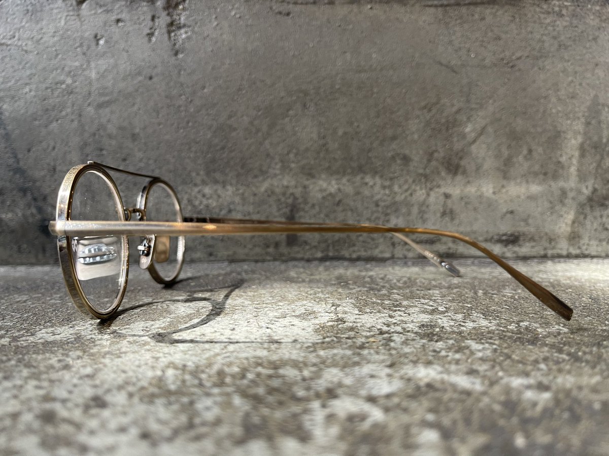 opticalw1's tweet photo. OG × OLIVER GOLDSMITH – CLIF X-3 투브릿지, 풀티타늄, 이너림 구조. 가볍고 단단하며 시크하다. 일본 장인의 수작업이 완성한 도심 속 아이콘. 이건 안경이 아니라, 얼굴 위 건축이다.
#OG안경 #CLIFX3 #티타늄안경 #도시적무드 #하이엔드아이웨어 https://t.co/Cl8yXKAmmh