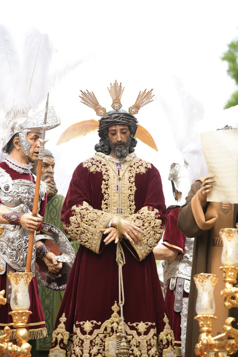 Hdad_Macarena's tweet photo. "Ahora a sentir, a llorar, a pensar, en ver a Dios. Si después de lo de esta noche, no veis a Dios, es que son ustedes ciegos."

✍️ Miguel Loreto
📷 @manuel_bgalvz

#MadrugáMacarena https://t.co/GwGx6rSapy