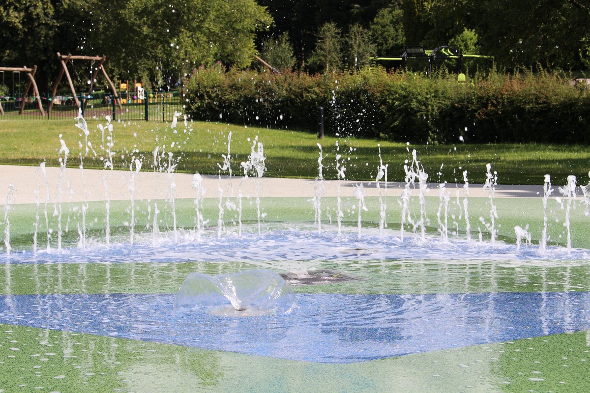 DacorumBC's tweet photo. It's officially the start of summer - Gadebridge Splash Park opens today!

The Splash Park is open from 10am - 6pm all summer long  🎉☀️

Find out more: https://t.co/1dYv9dnWaY https://t.co/8cumUEZMAS